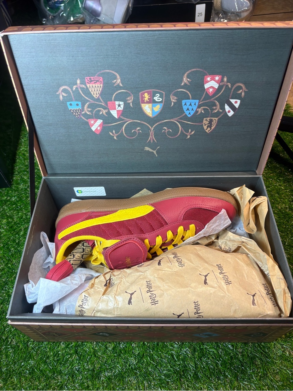 HARRY POTTER SNEAKERS Puma collab. Shoes are in mint condition. Men10 W11.5